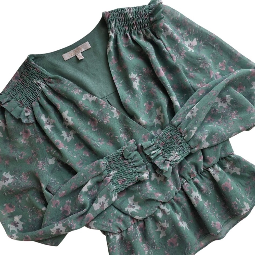 Wayf Floral Peplum Blouse‎ XS Fairycore Smocked Ruffle Sleeve V Neck